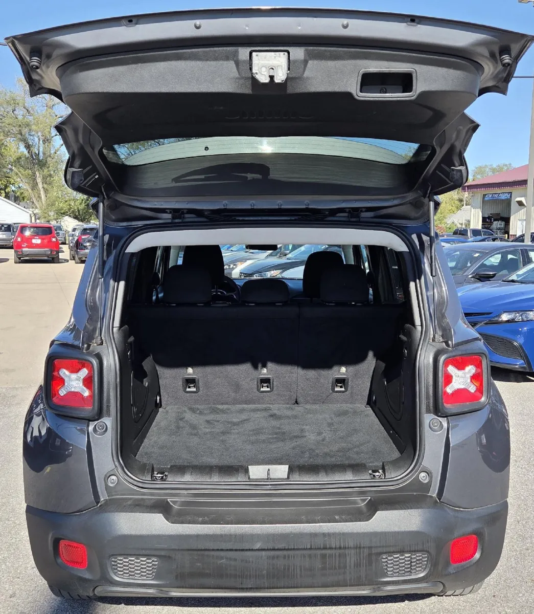 2023 Jeep Renegade Latitude photo 10