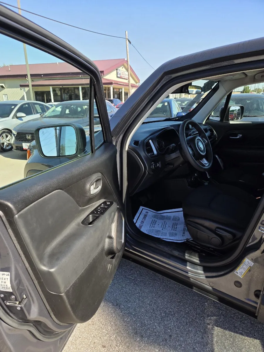 2023 Jeep Renegade Latitude photo 13