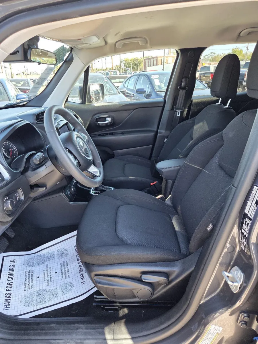 2023 Jeep Renegade Latitude photo 14