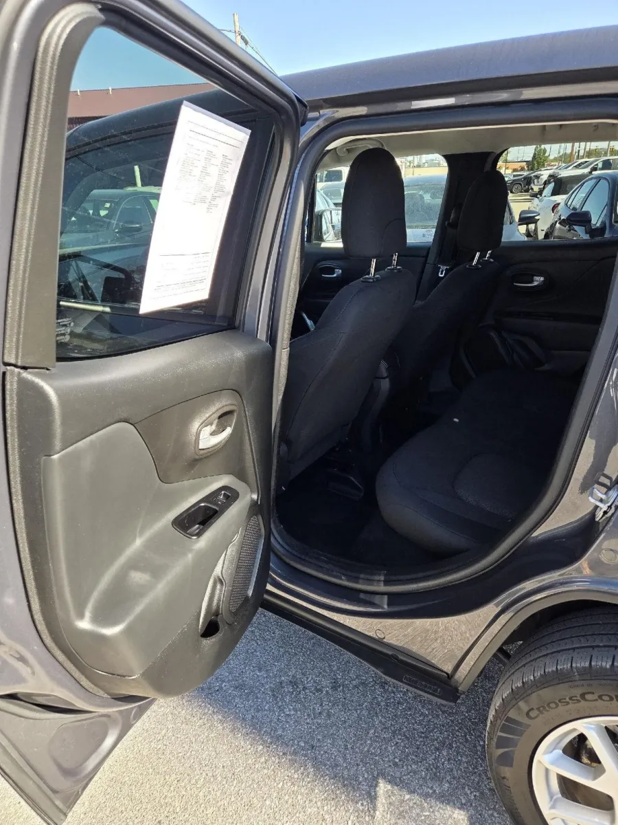 2023 Jeep Renegade Latitude photo 15