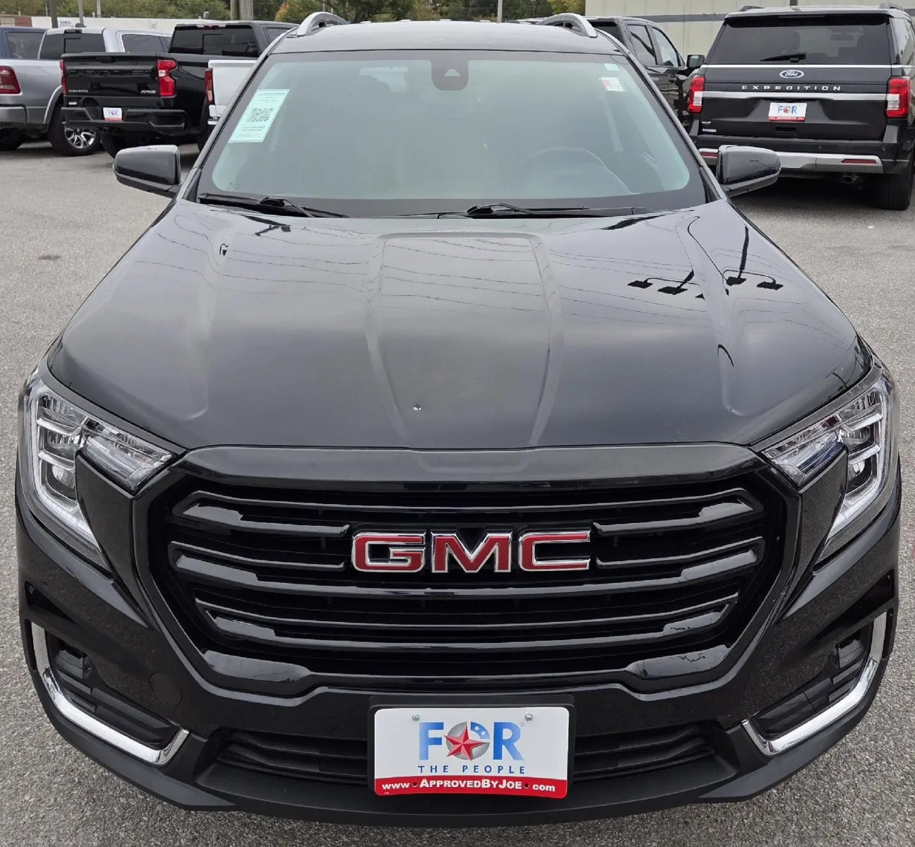 2024 GMC Terrain SLT photo 3