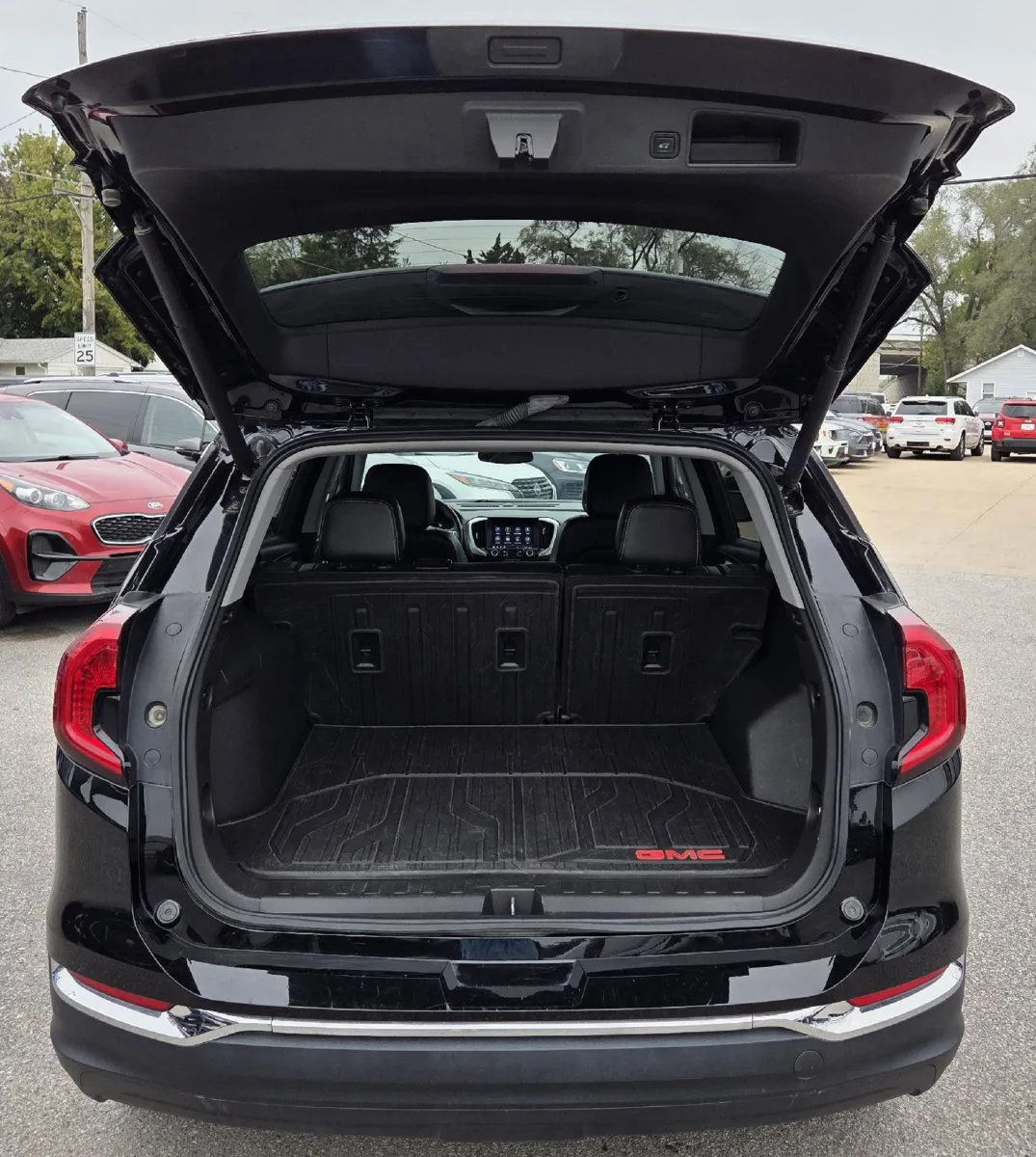 2024 GMC Terrain SLT photo 10