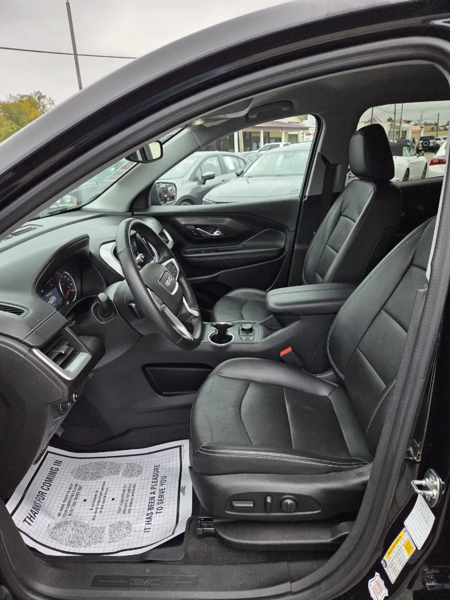 2024 GMC Terrain SLT photo 14
