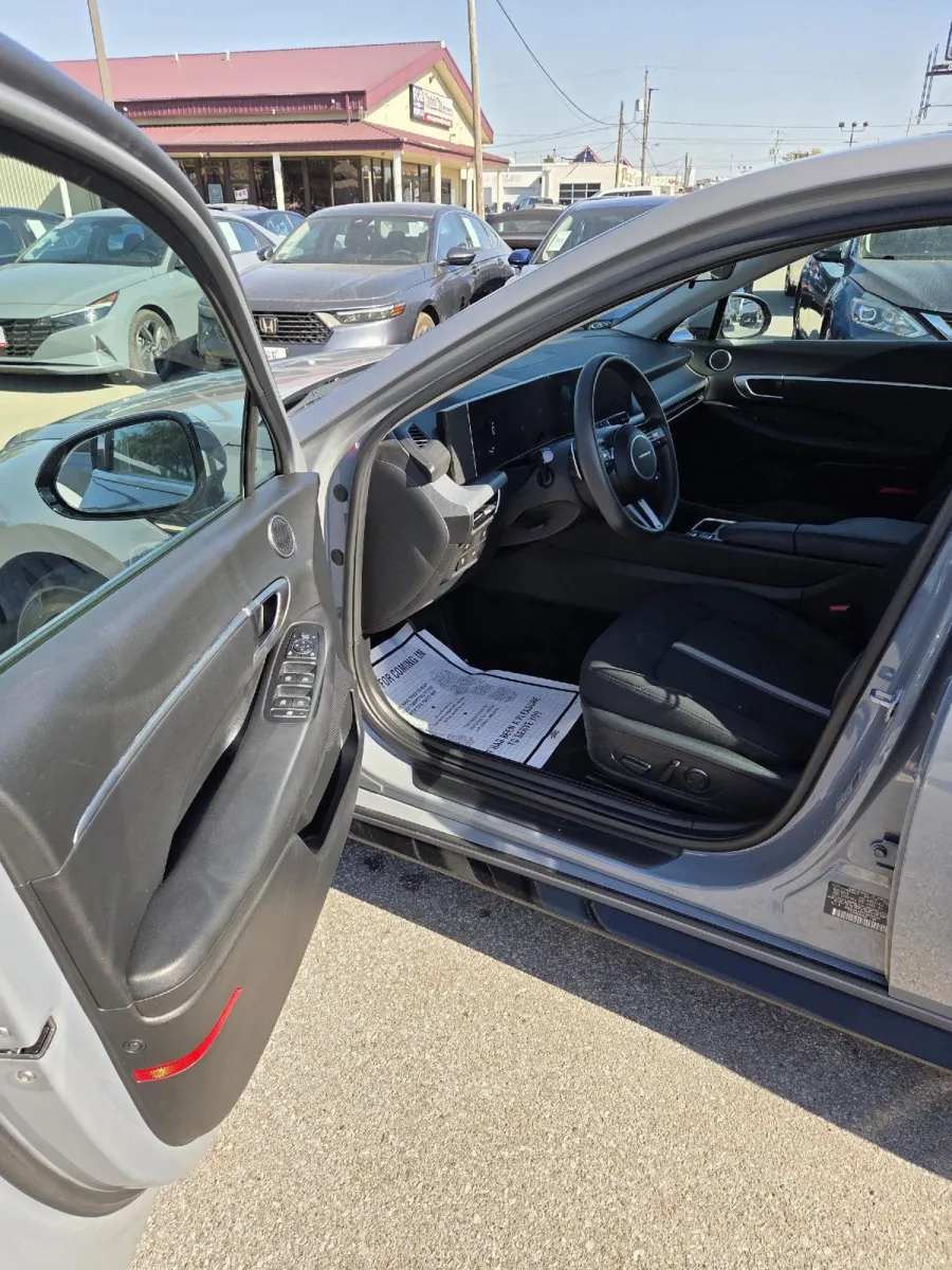 2025 Hyundai Sonata SEL photo 13