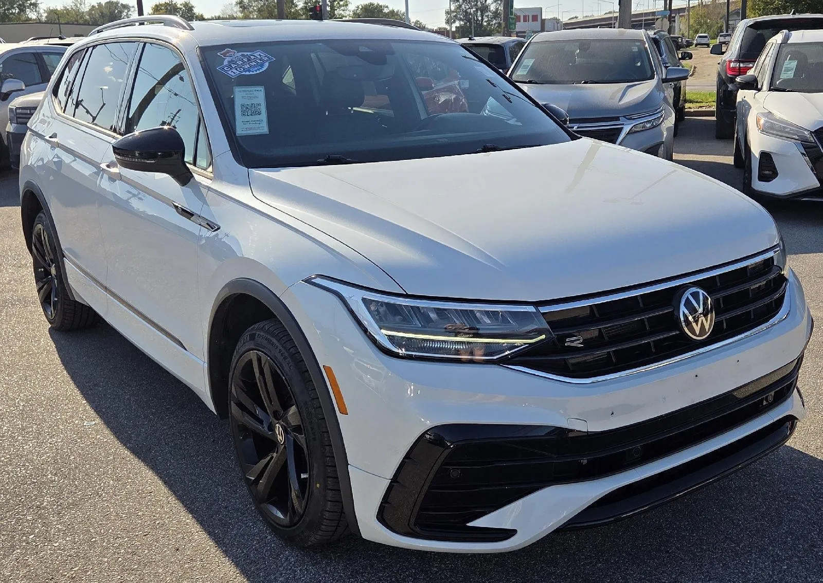 2023 Volkswagen Tiguan SE R-Line Black photo 2