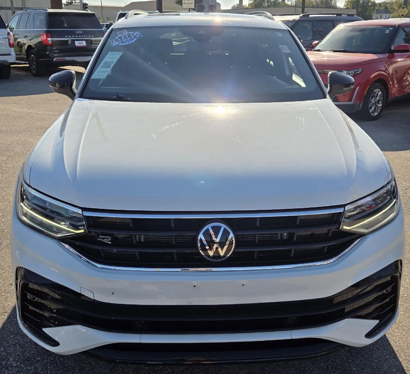 2023 Volkswagen Tiguan SE R-Line Black photo 3
