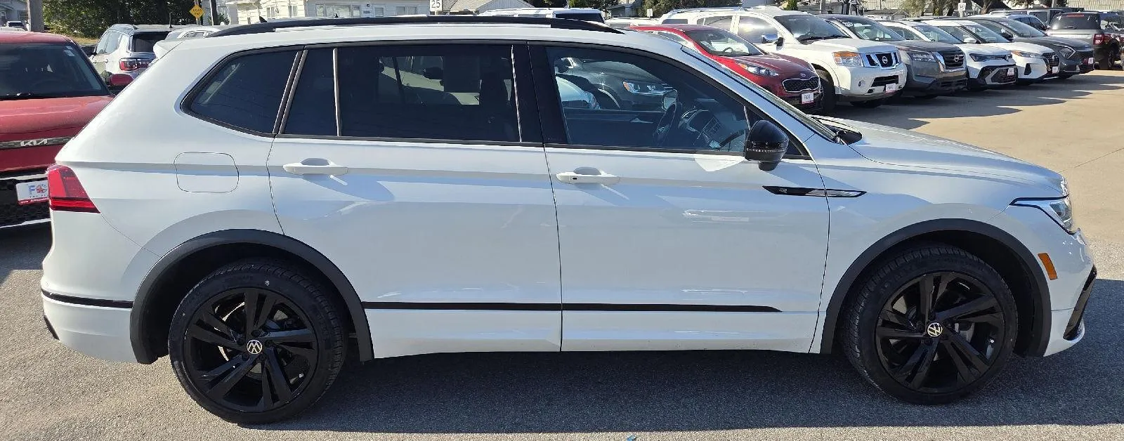 2023 Volkswagen Tiguan SE R-Line Black photo 6