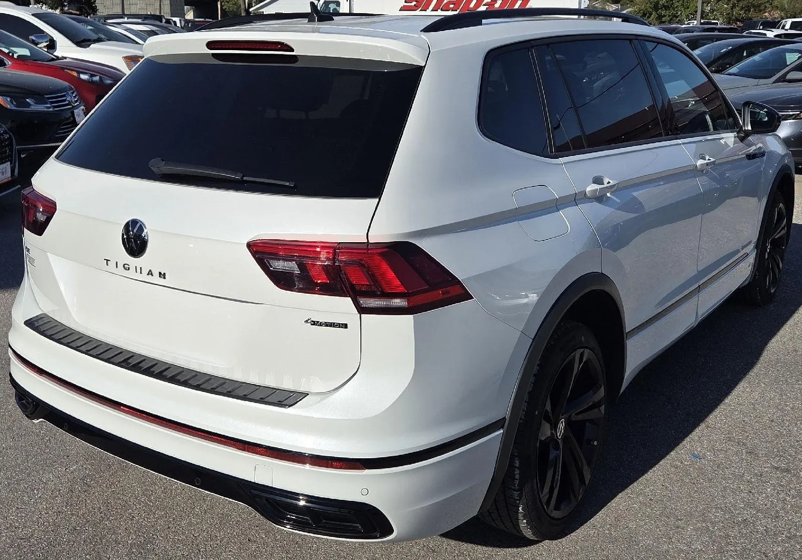 2023 Volkswagen Tiguan SE R-Line Black photo 7