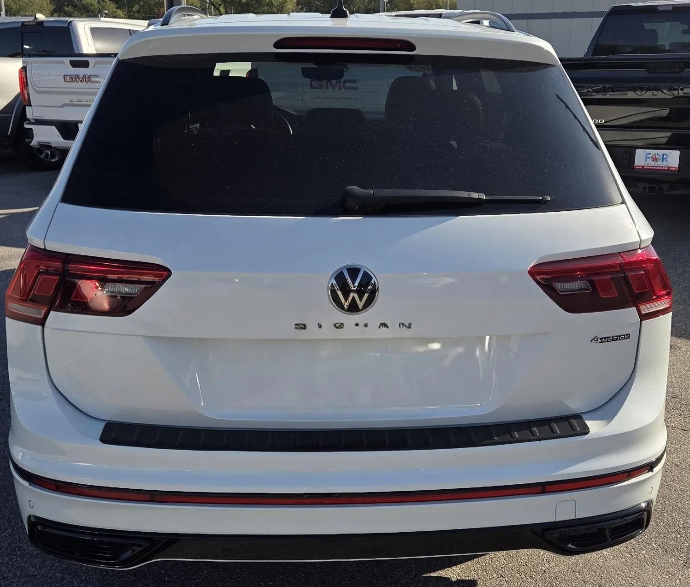 2023 Volkswagen Tiguan SE R-Line Black photo 9
