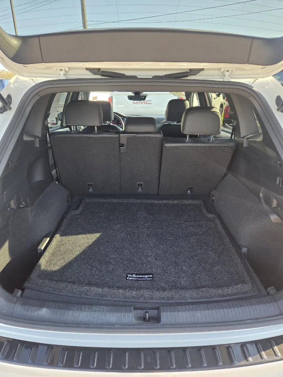 2023 Volkswagen Tiguan SE R-Line Black photo 10