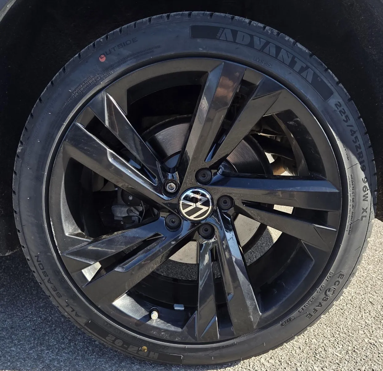 2023 Volkswagen Tiguan SE R-Line Black photo 12