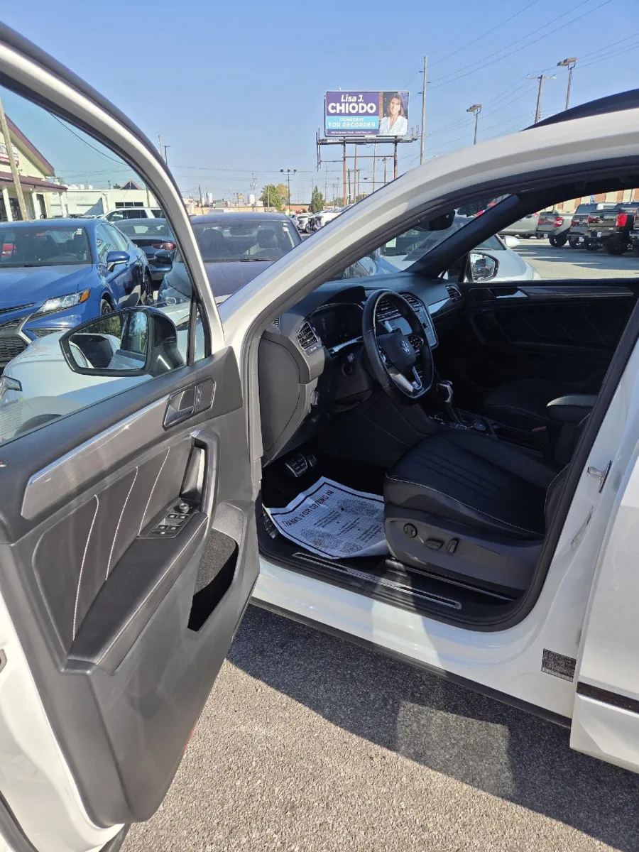 2023 Volkswagen Tiguan SE R-Line Black photo 13