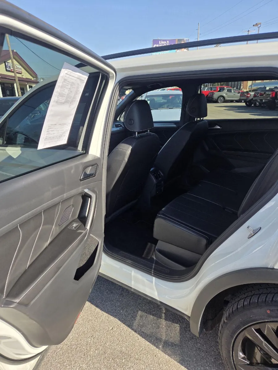 2023 Volkswagen Tiguan SE R-Line Black photo 15