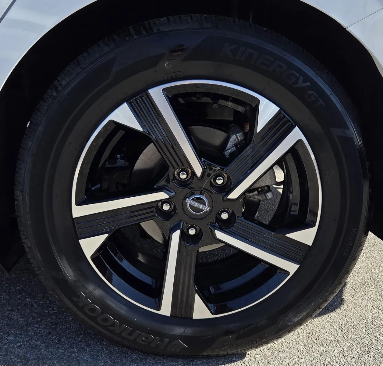 2025 Nissan Sentra SV photo 12