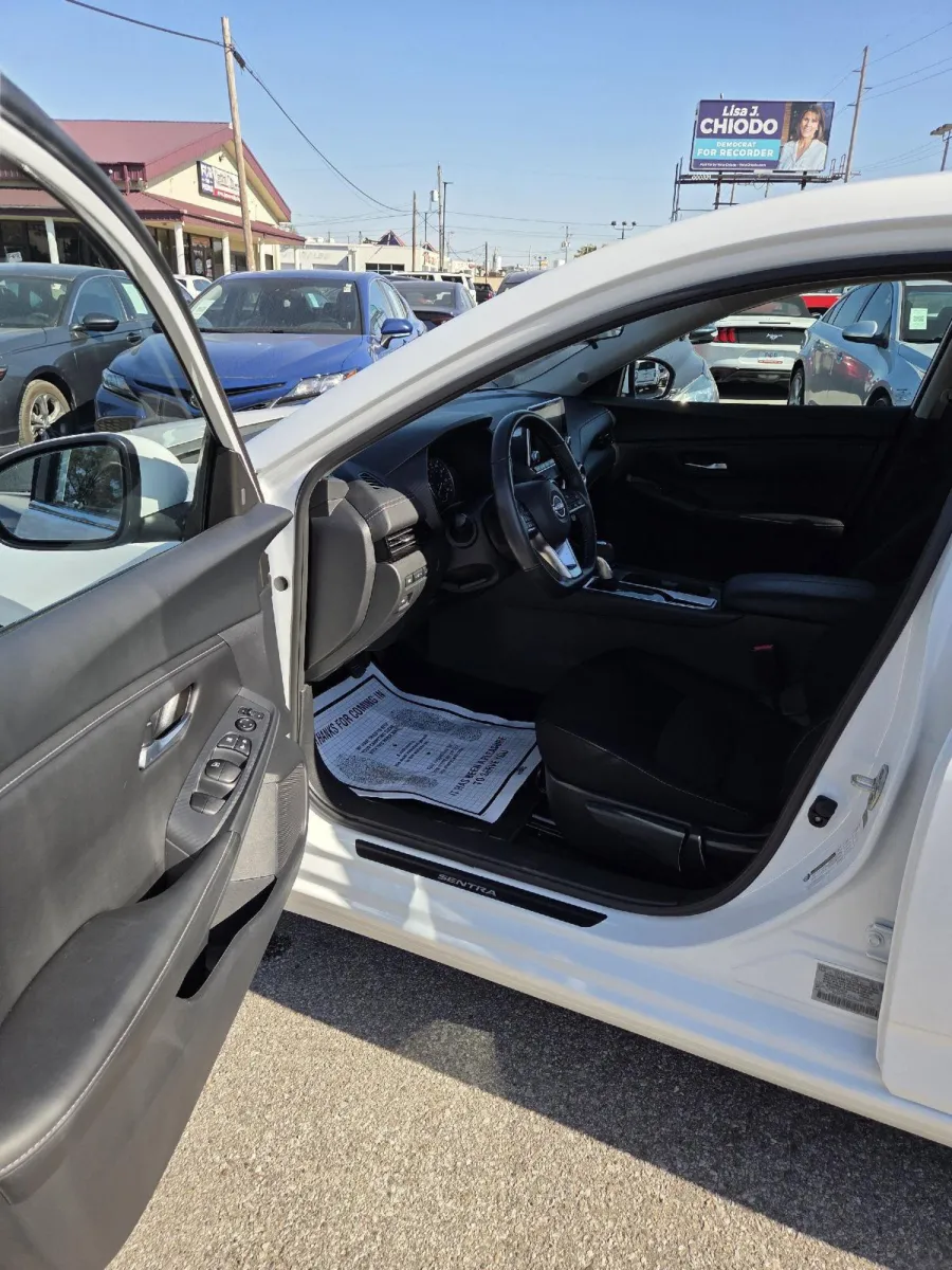 2025 Nissan Sentra SV photo 13