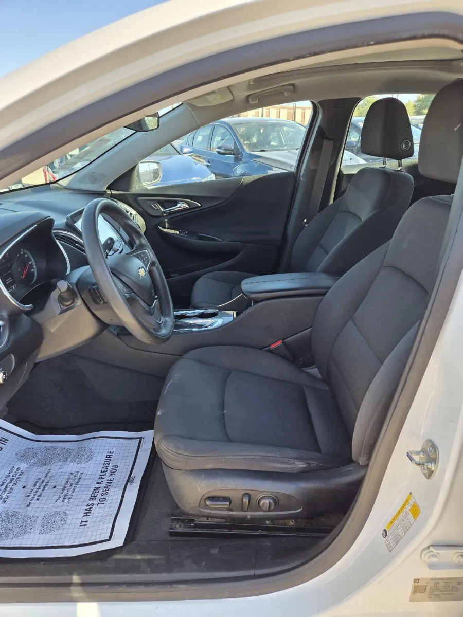 2019 Chevrolet Malibu LT photo 14