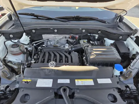 More photos of 2020 Volkswagen Atlas Cross Sport 3.6L V6 SEL at Capital City Motor Company, IA