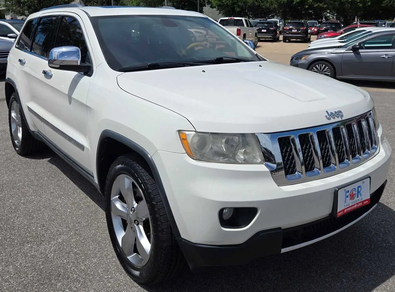 White 2012 Jeep Grand Cherokee Overland for sale in Des Moines, IA