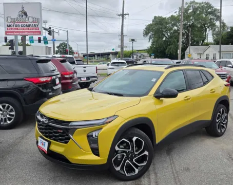 Yellow 2024 Chevrolet Trax 2RS for sale in Des Moines, IA
