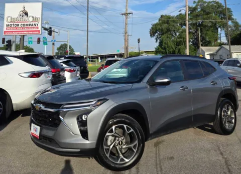 Gray 2024 Chevrolet Trax LT for sale in Des Moines, IA