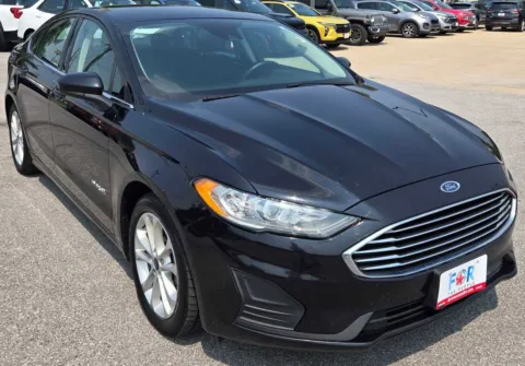 Photos of 2019 Ford Fusion Hybrid SE for sale in Des Moines, IA at Capital City Motor Company