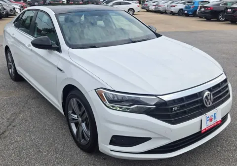 White 2021 Volkswagen Jetta R-Line for sale in Des Moines, IA