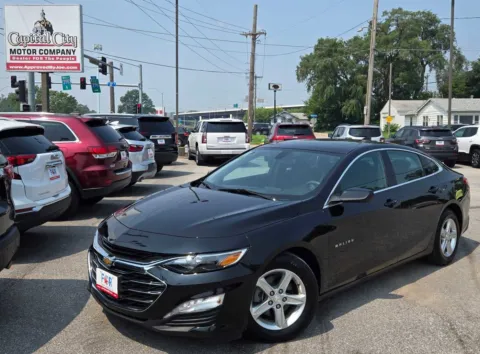 Black 2022 Chevrolet Malibu LT for sale in Des Moines, IA
