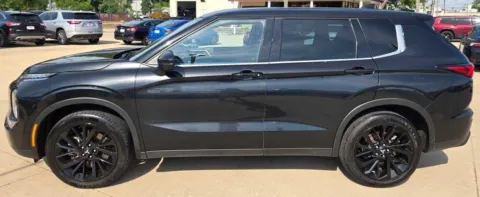 More photos of 2023 Mitsubishi Outlander SE Black Edition at Capital City Motor Company, IA