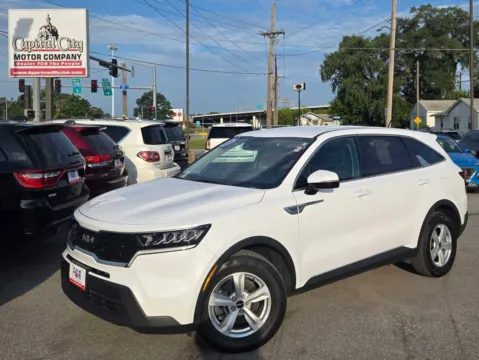 White 2023 Kia Sorento LX for sale in Des Moines, IA