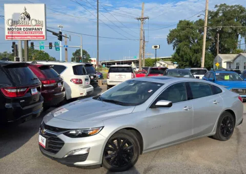 Silver 2021 Chevrolet Malibu LT for sale in Des Moines, IA