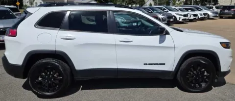 More photos of 2023 Jeep Cherokee Altitude Lux at Capital City Motor Company, IA