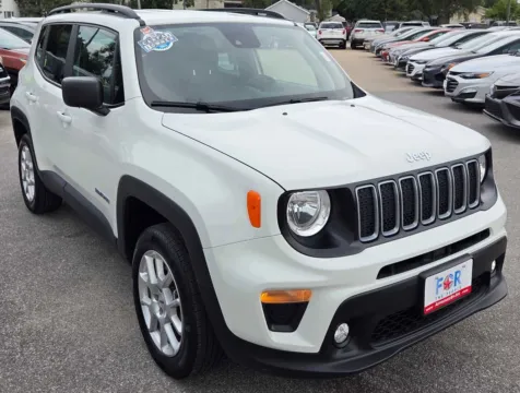 Photos of 2022 Jeep Renegade Latitude for sale in Des Moines, IA at Capital City Motor Company