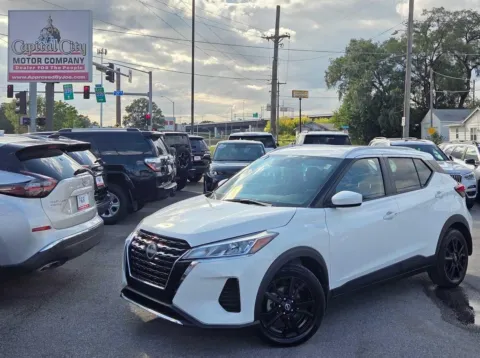 White 2023 Nissan Kicks SV for sale in Des Moines, IA