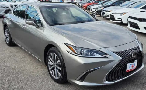 Photos of 2021 Lexus ES 350 for sale in Des Moines, IA at Capital City Motor Company