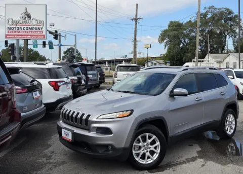 Silver 2018 Jeep Cherokee Latitude for sale in Des Moines, IA
