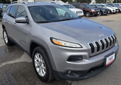 Photos of 2018 Jeep Cherokee Latitude for sale in Des Moines, IA at Capital City Motor Company