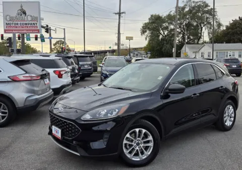 Black 2022 Ford Escape SE for sale in Des Moines, IA