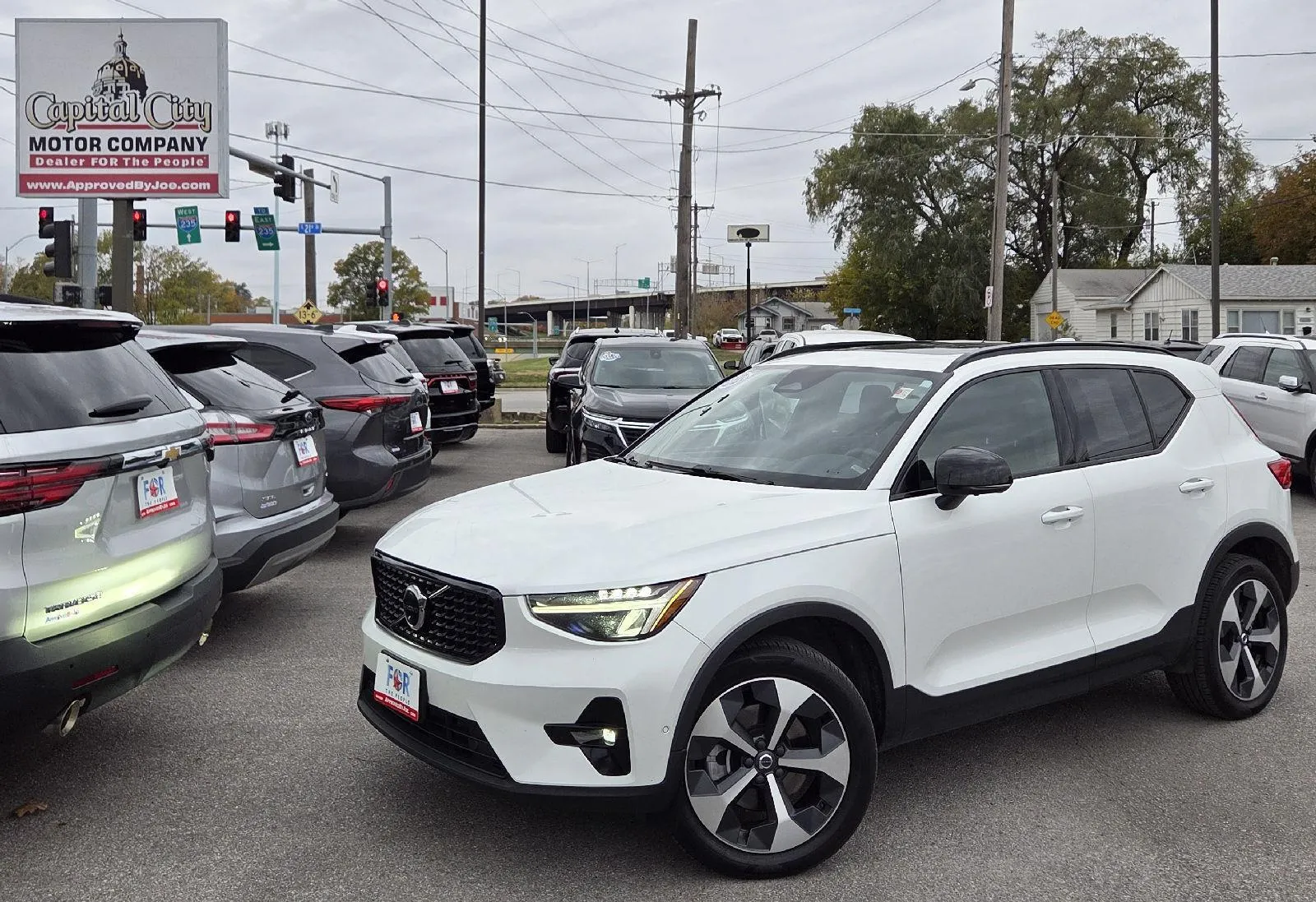 White 2023 Volvo XC40 Ultimate Dark Theme for sale in Des Moines, IA