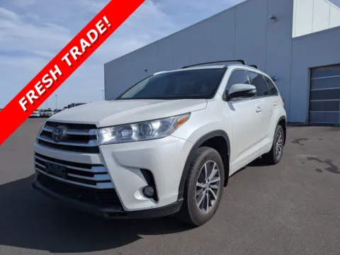 Red 2017 Toyota Highlander XLE for sale in Twin Falls, ID