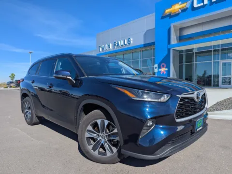 Blue 2021 Toyota Highlander XLE for sale in Twin Falls, ID