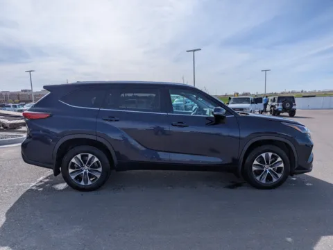 More photos of 2021 Toyota Highlander XLE at Twin Falls Chevrolet, ID