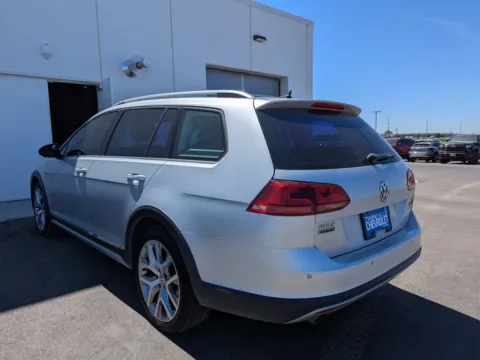 More photos of 2017 Volkswagen Golf Alltrack TSI SEL at Twin Falls Cars Sales and Rentals, ID