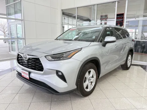 Silver 2023 Toyota Highlander LE for sale in Lincoln, NE