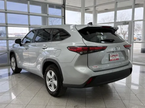 Another view of 2023 Toyota Highlander LE for sale in Lincoln, NE at Clemons Mitsubishi