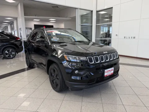 Photos of 2022 Jeep Compass Latitude for sale in Lincoln, NE at Clemons Mitsubishi