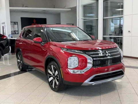 Photos of 2026 Mitsubishi Outlander SE for sale in Lincoln, NE at Clemons Mitsubishi