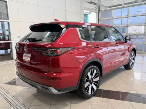 More photos of 2026 Mitsubishi Outlander SE at Clemons Mitsubishi, NE