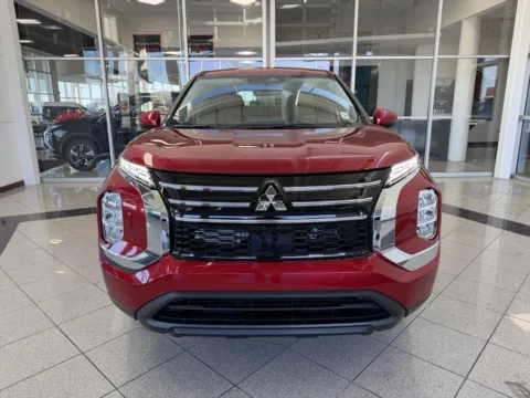 More photos of 2026 Mitsubishi Outlander ES at Clemons Mitsubishi, NE