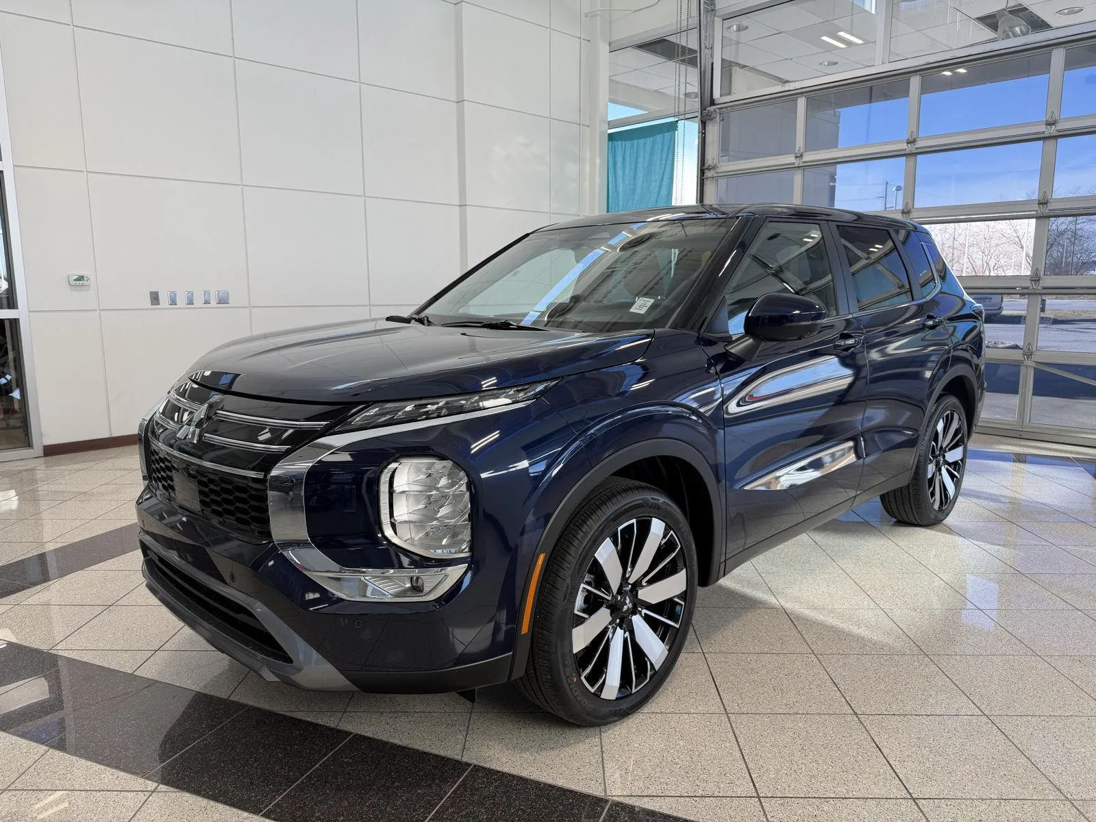 2026 Mitsubishi Outlander SE's photo