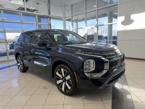 Photos of 2026 Mitsubishi Outlander SE for sale in Lincoln, NE at Clemons Mitsubishi
